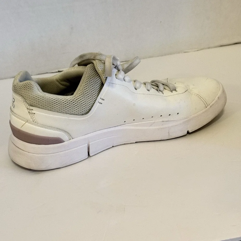 On Cloud The Roger Advantage Sneakers Women's Size 8.5 White & Mauve